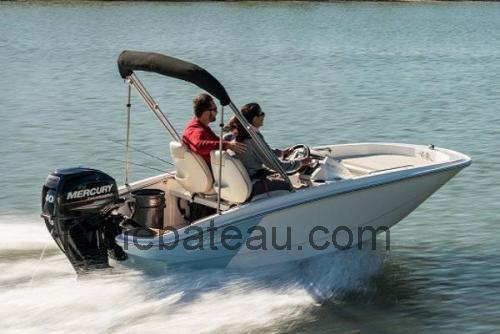 Boston Whaler 130 Super Sport fiche technique et avis